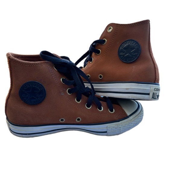 CONVERSE UNISEX CHUCK TAYLOR ALL STAR HI
Women size 6, men’s size 4. - Picture 9 of 16